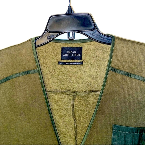 URBAN OUTFITTERS - Green Utility Vest - Picture 3 of 7